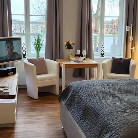 Apartment Ferienapartment Alexandrine Direkt Am Pfaffenteich Mit Eigenem Parkplatz